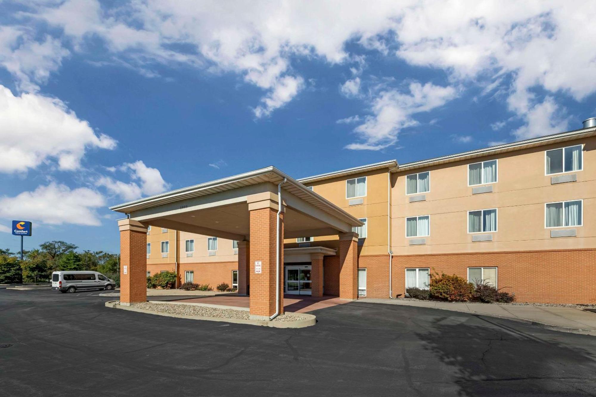 Comfort Inn&suites Near Indiana Dunes Hotel 2*