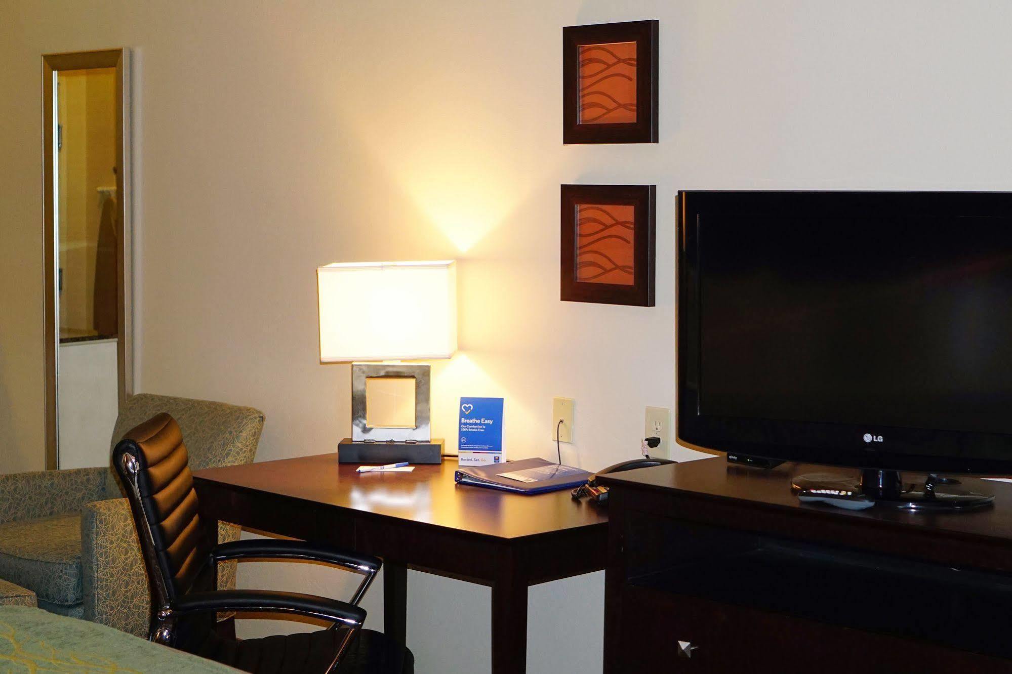 Comfort Inn&suites Near Indiana Dunes 2*