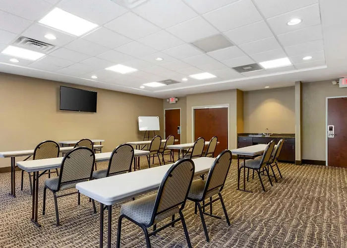 Comfort Inn & Suites Porter Near Indiana Dunes